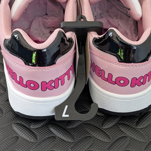 Hello Kitty shoes - Picture 7 of 8
